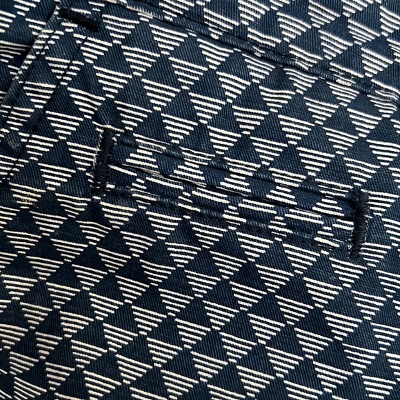 GAP Summer Short Navy/White Triangle Pattern - Picture 16 of 16